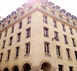 Bureau privé 6 m² 2 postes Coworking Rue de la Bourse Paris 75002 - photo 2